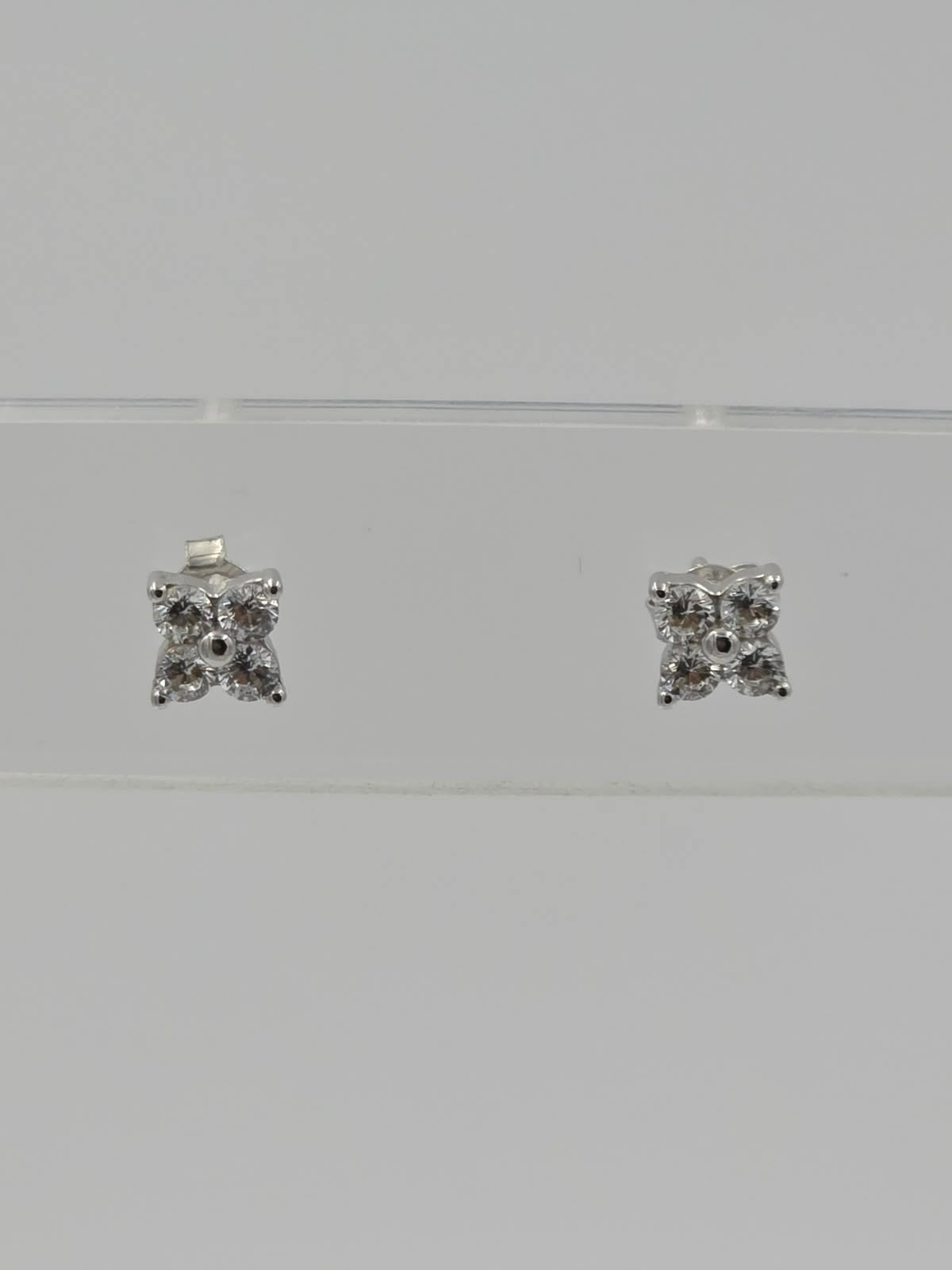 Flower Setting Earring