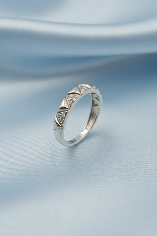 Pyramid Band Ring