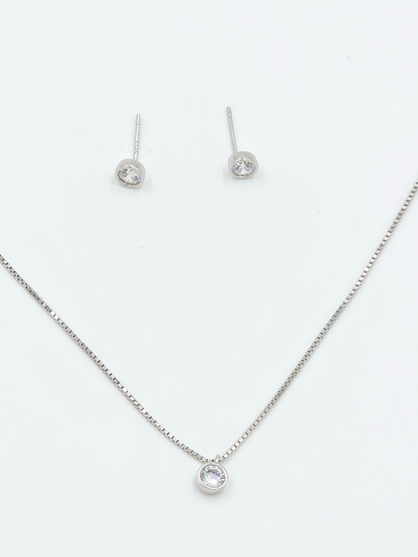 Minimalist Bezel-Set Solitaire Set