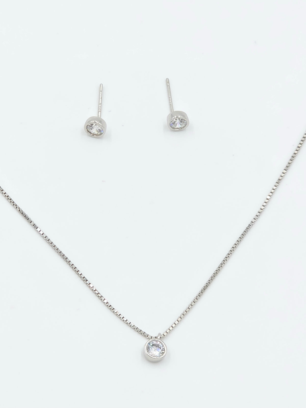Minimalist Bezel-Set Solitaire Set