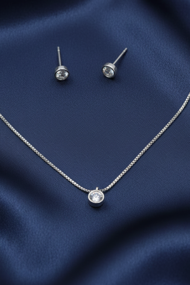 Minimalist Bezel-Set Solitaire Set