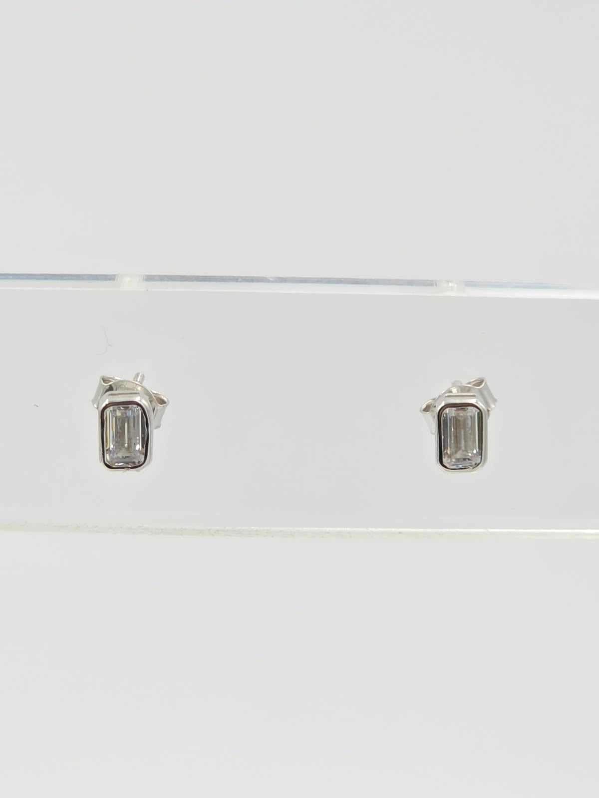 Emerald Solitaire Earring