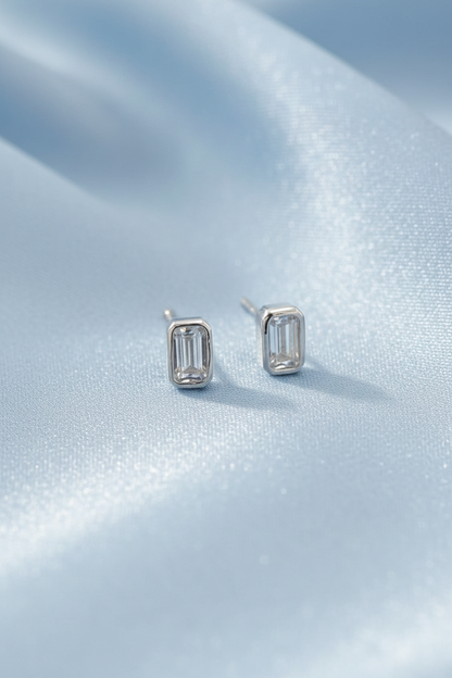Emerald Solitaire Earring