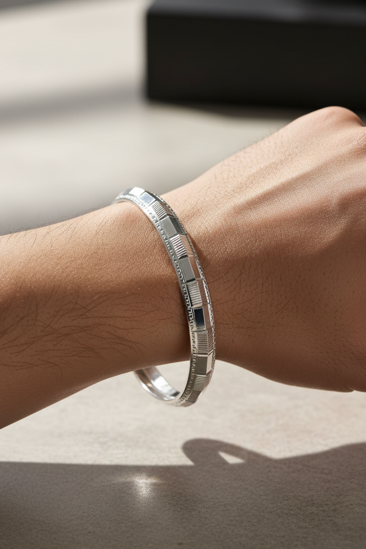 Bar-Segmented Patterned Silver Kada