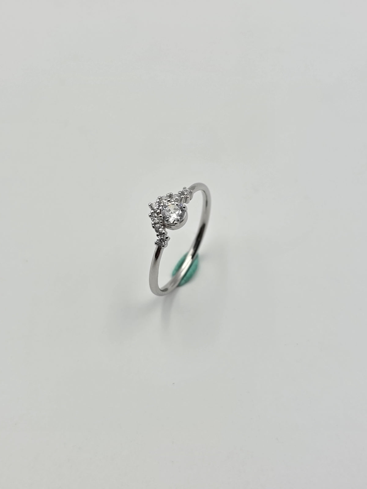 Round Cluster Hallow Ring