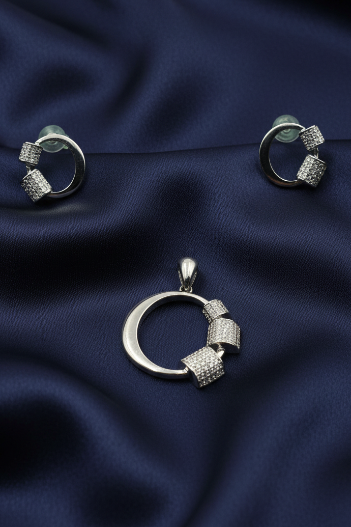 Designer Round Shape Pendant Set