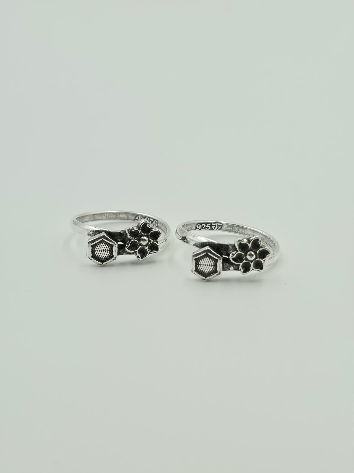 Oxodise Flower Toe Ring