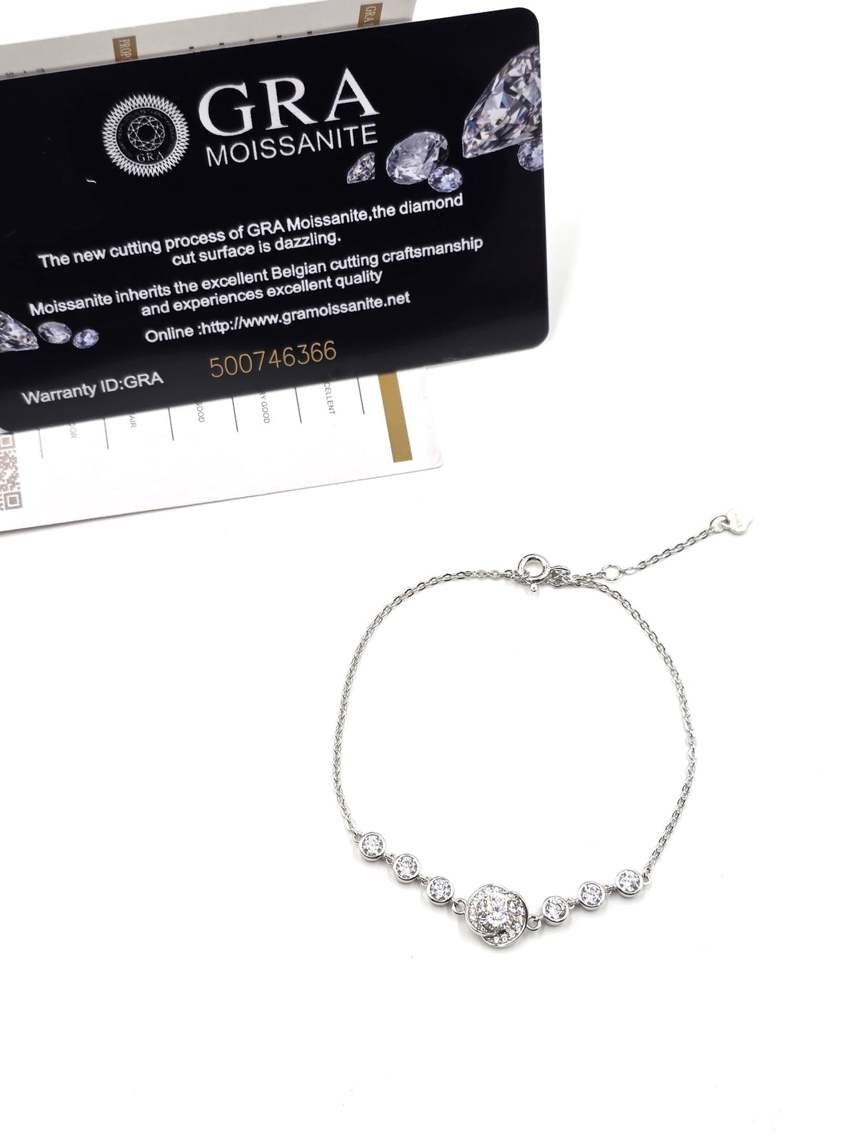 Bezel Bloom Moissanite Bracelet