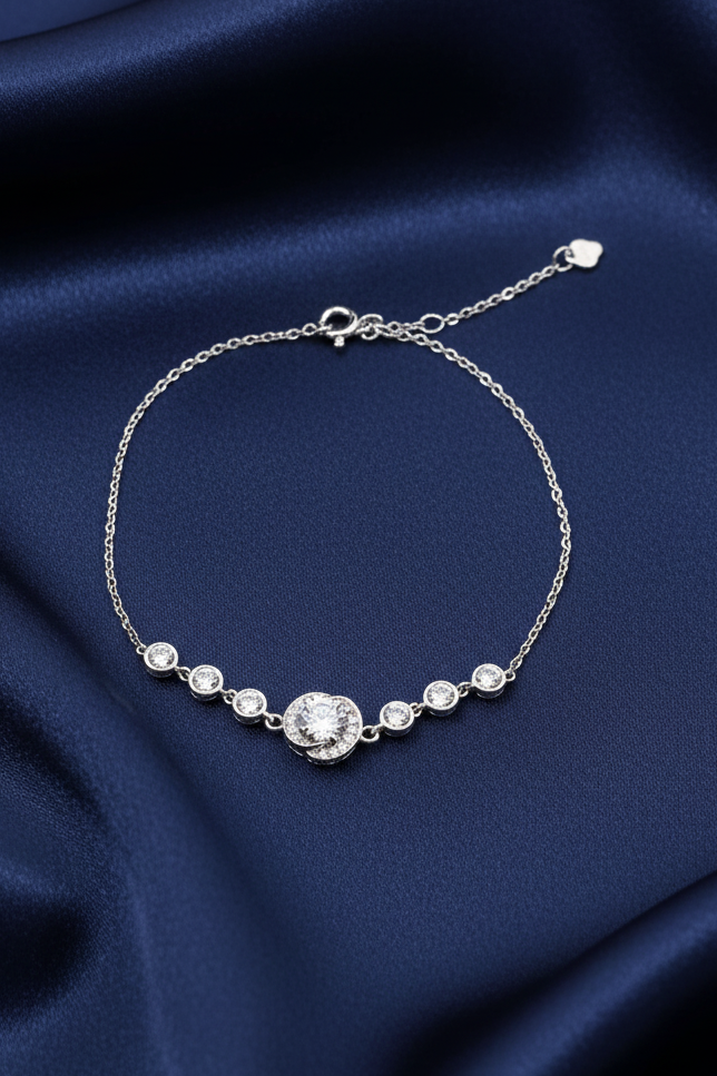 Bezel Bloom Moissanite Bracelet