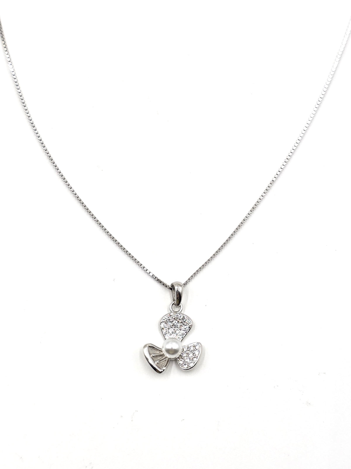 3 Petals Flower Necklace