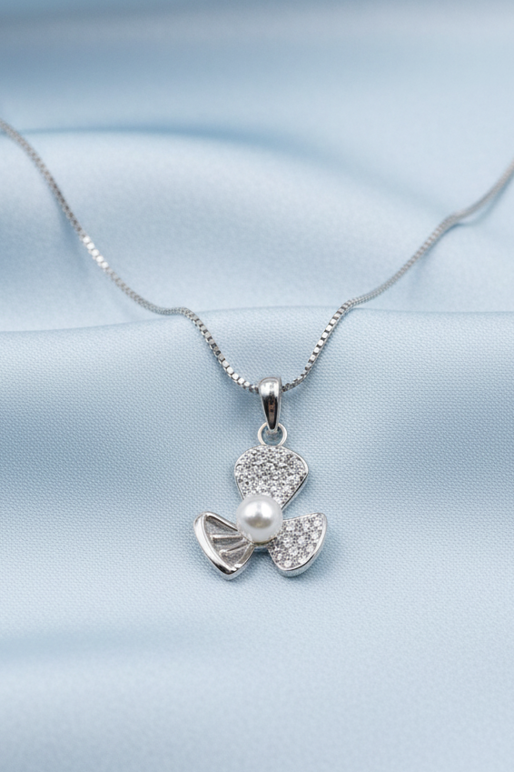 3 Petals Flower Necklace
