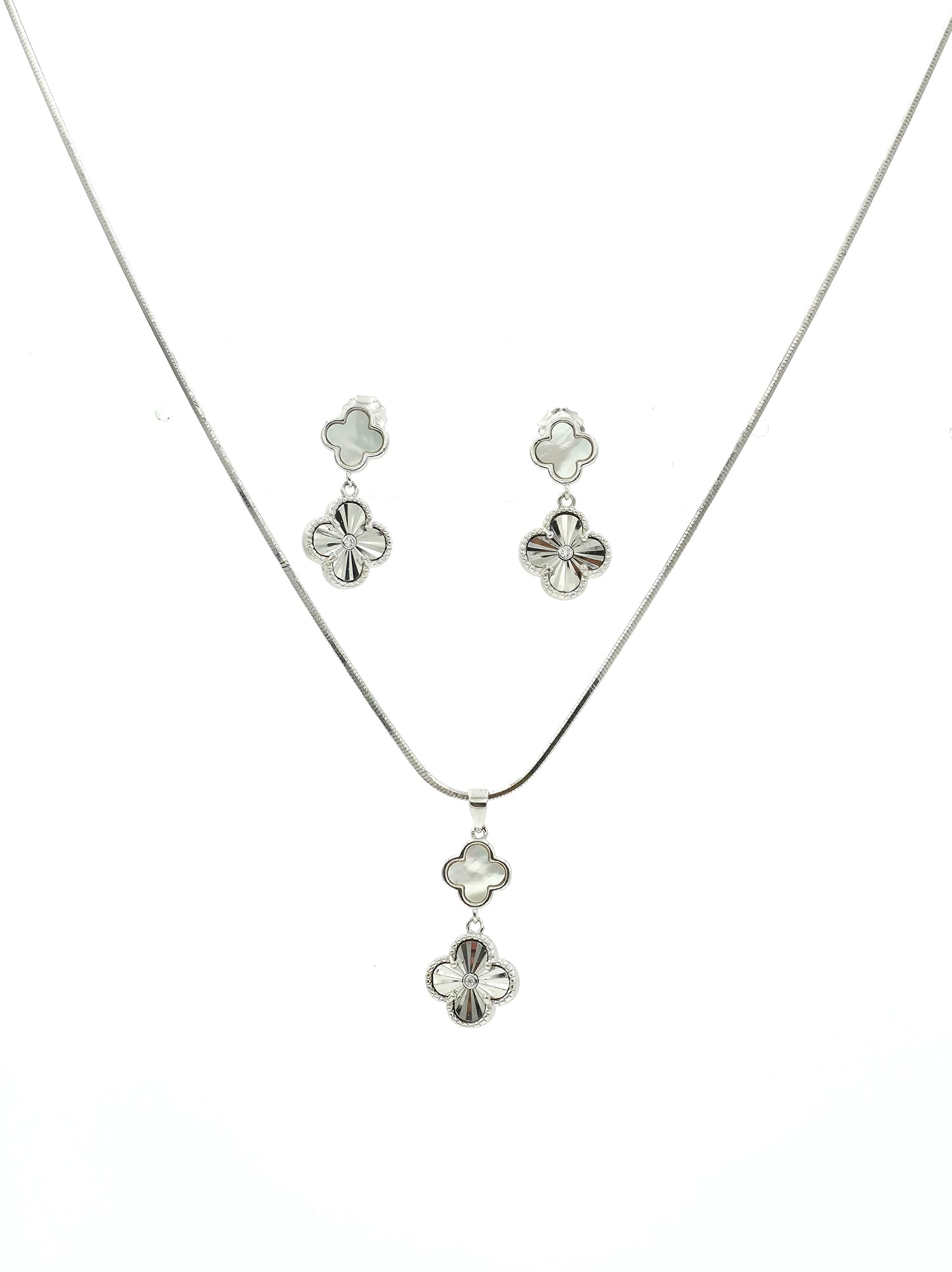 Clover Design Pendant Set