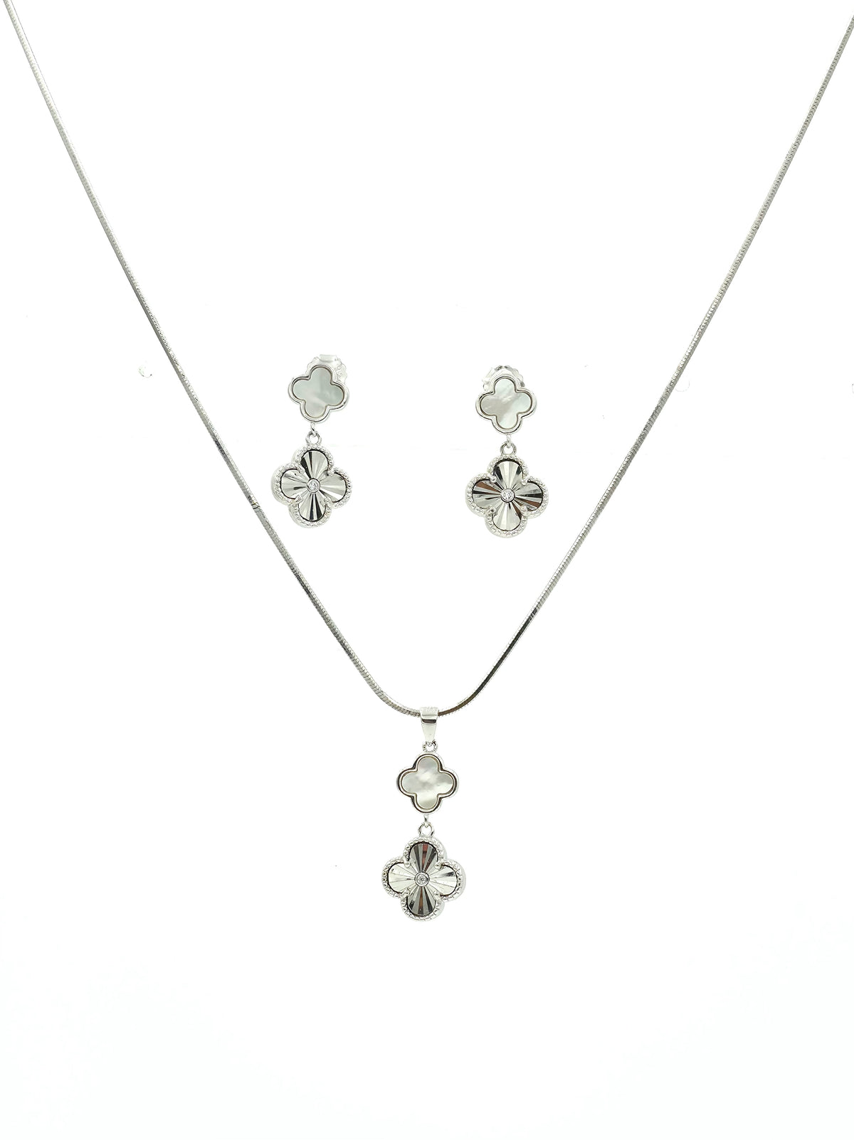 Clover Design Pendant Set