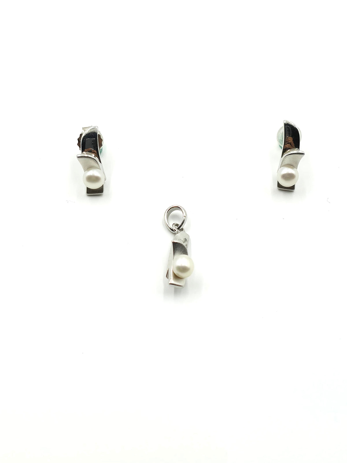 Stylish Pearl Earrings