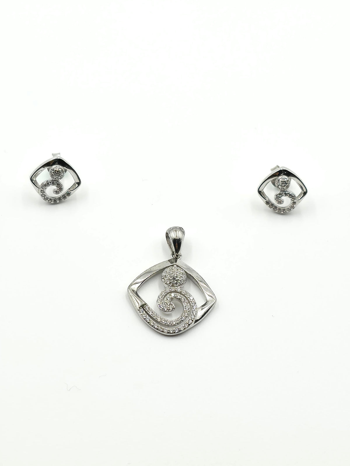 Geometric Swirl Pendant Set