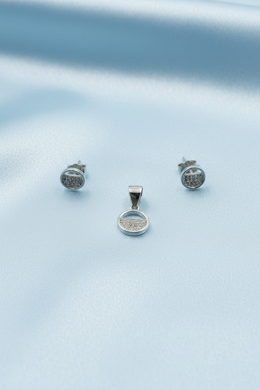 Half Diamond Studded Round P/E
