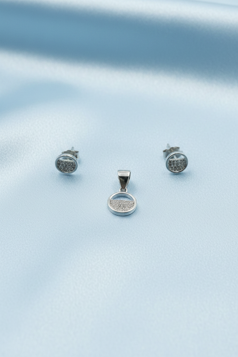 Half Diamond Studded Round P/E