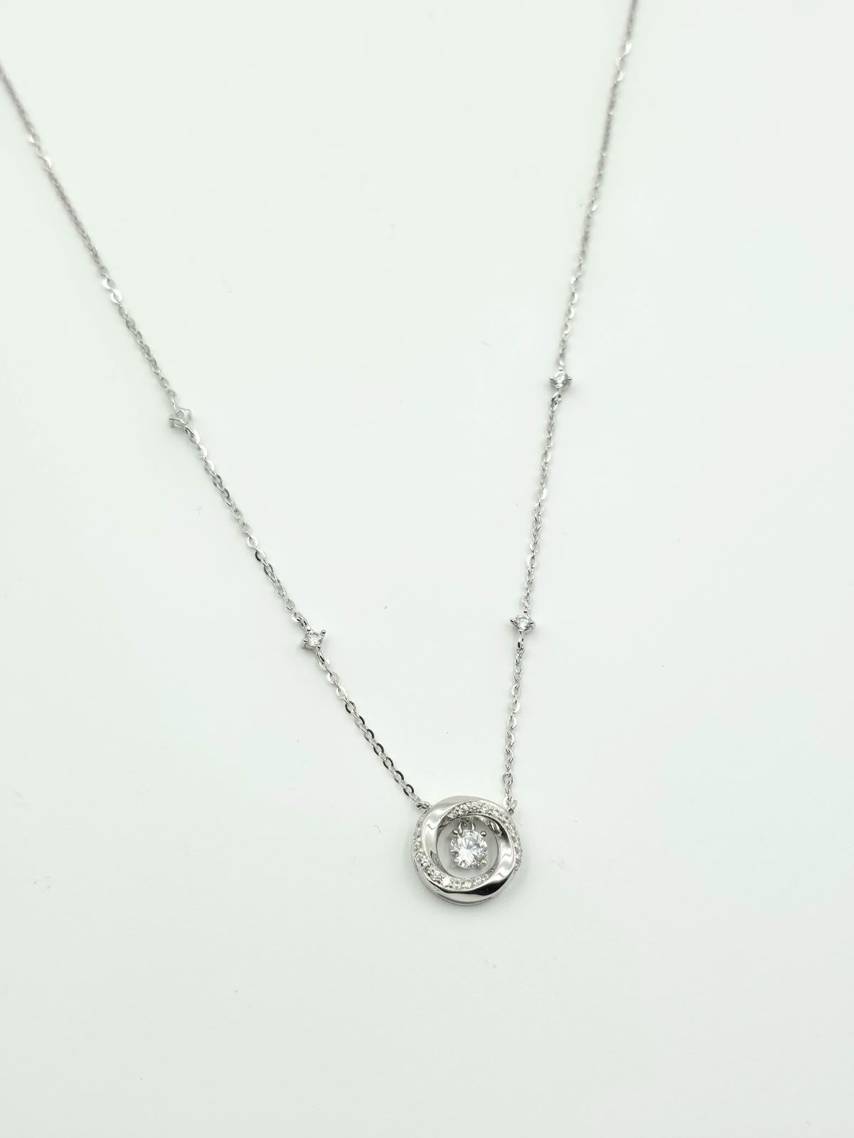 Designer Round Solitaire Chain Set