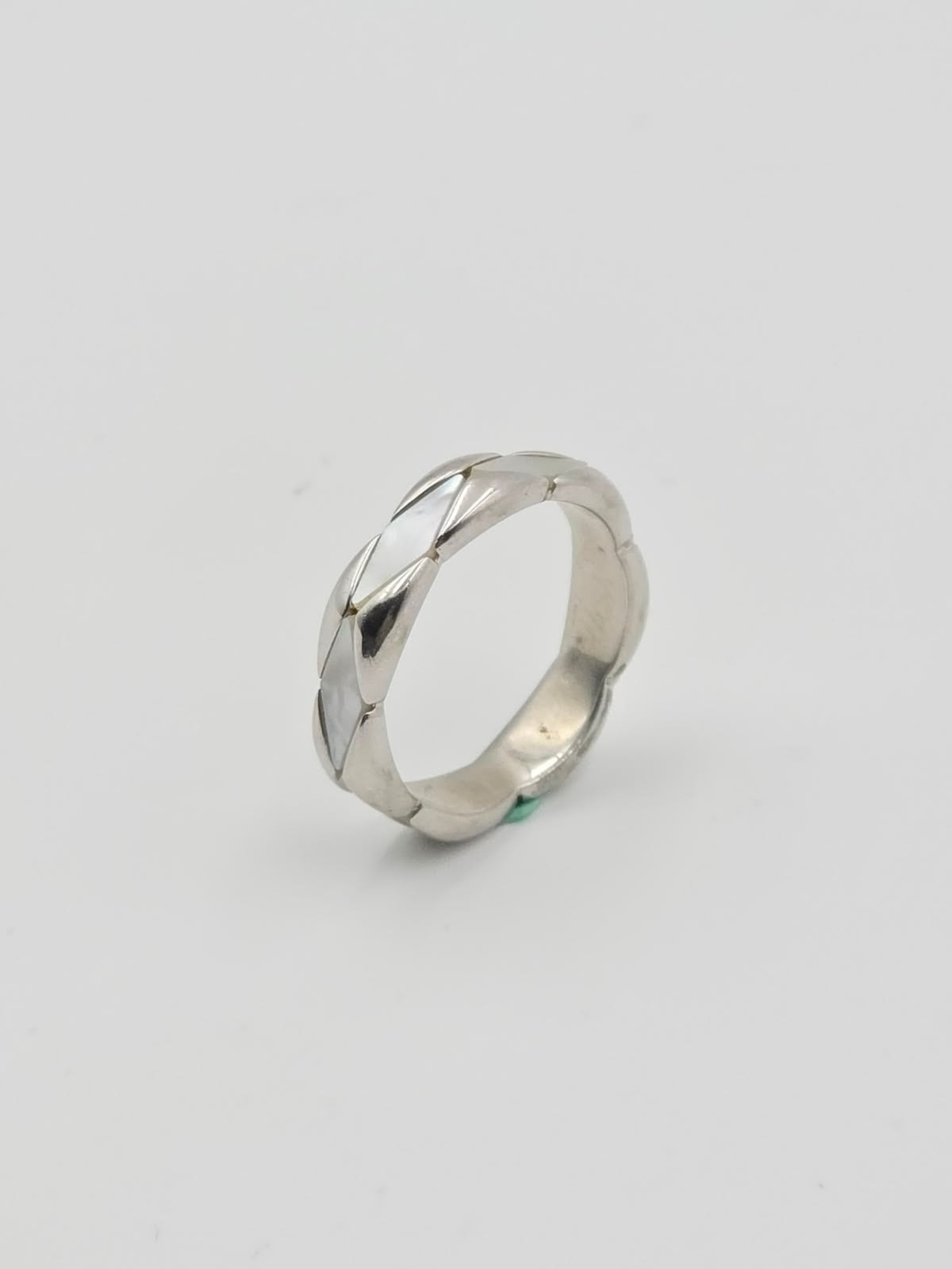 MOP Criss Cross Ring