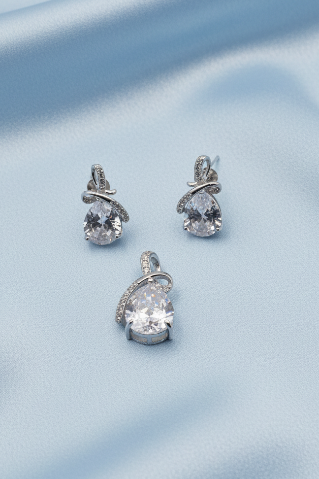 Drop Design Pendant Set