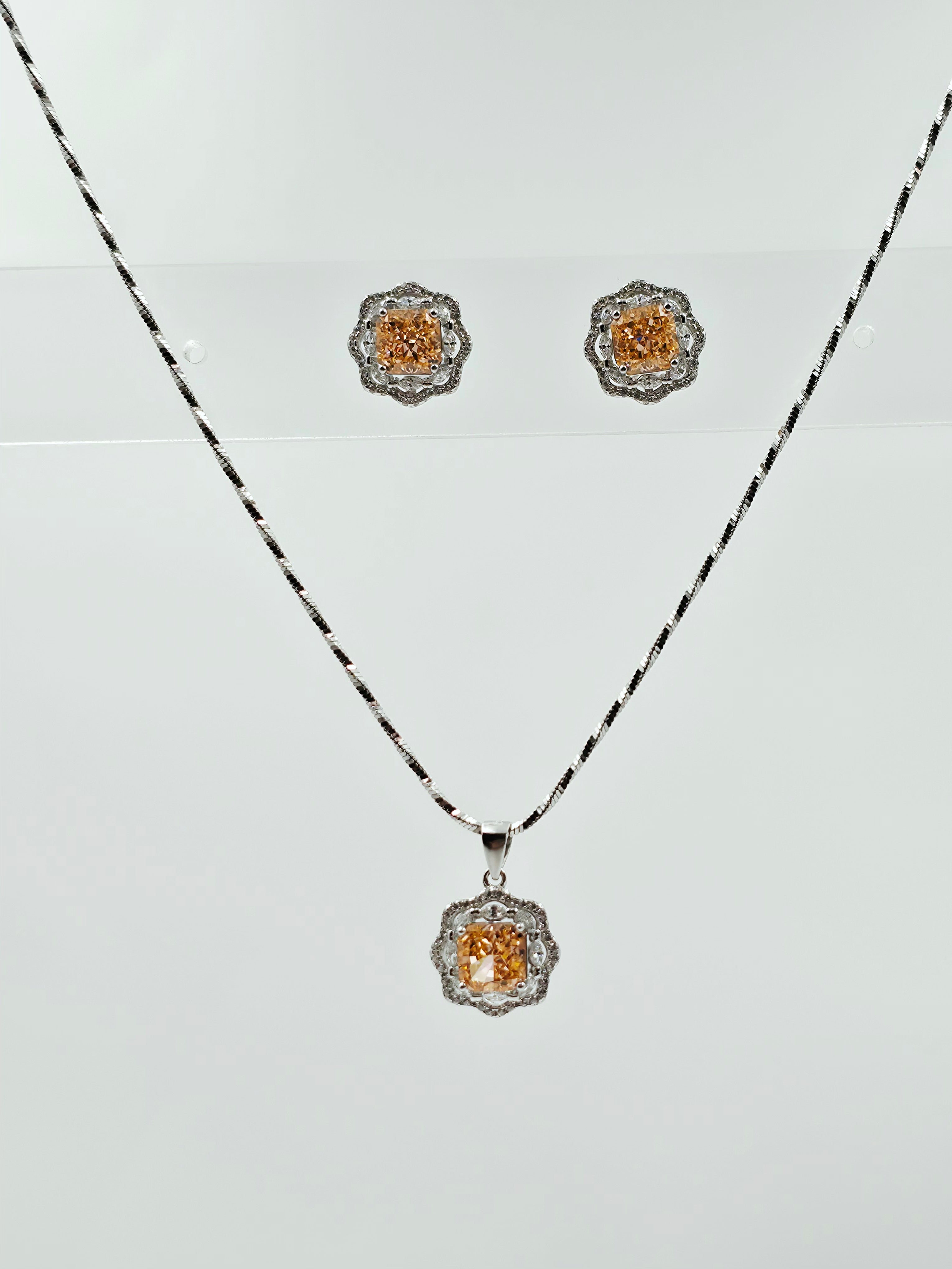 Crust Ice Pendant Set