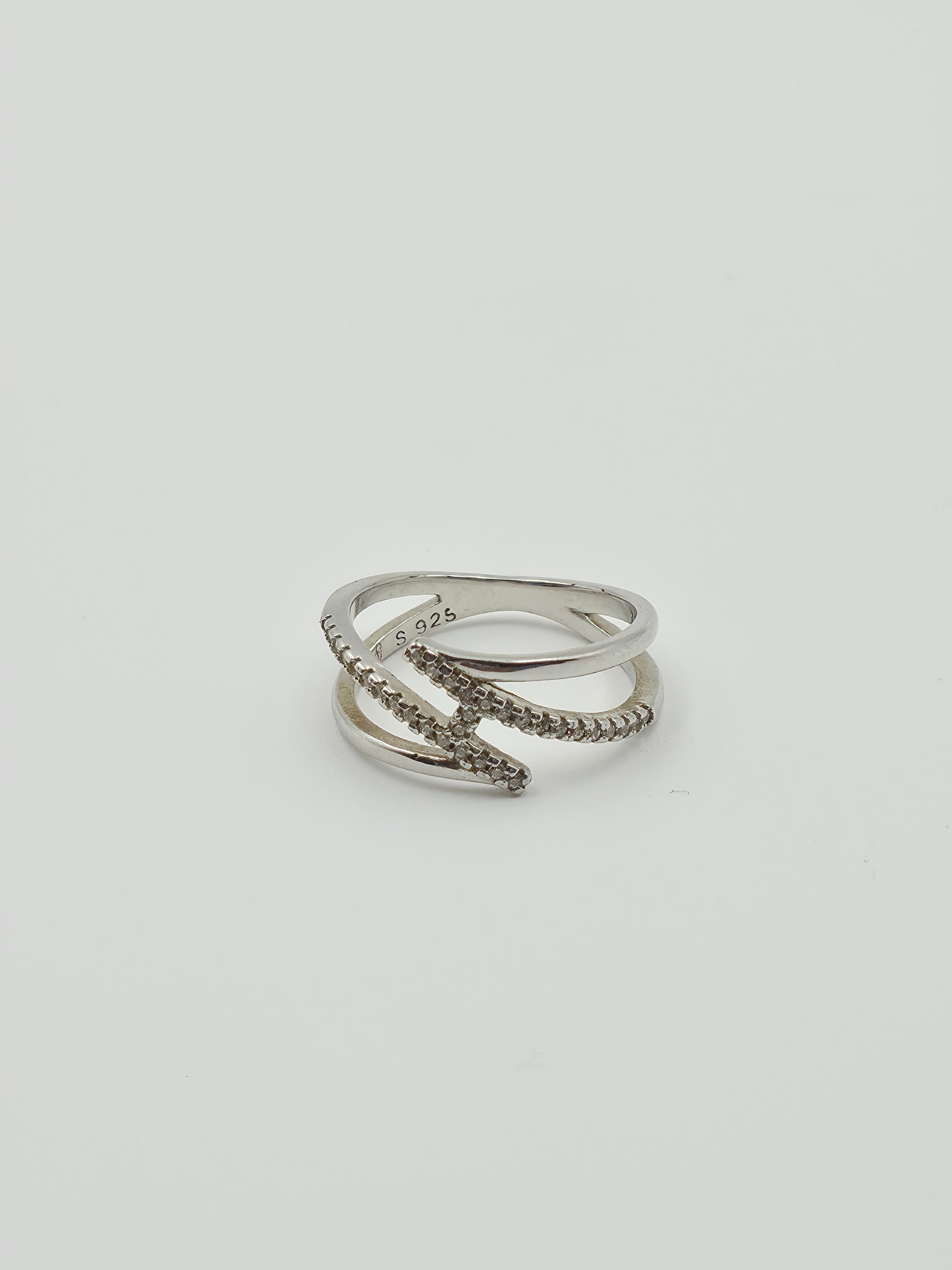 Cross Over Wave Ring