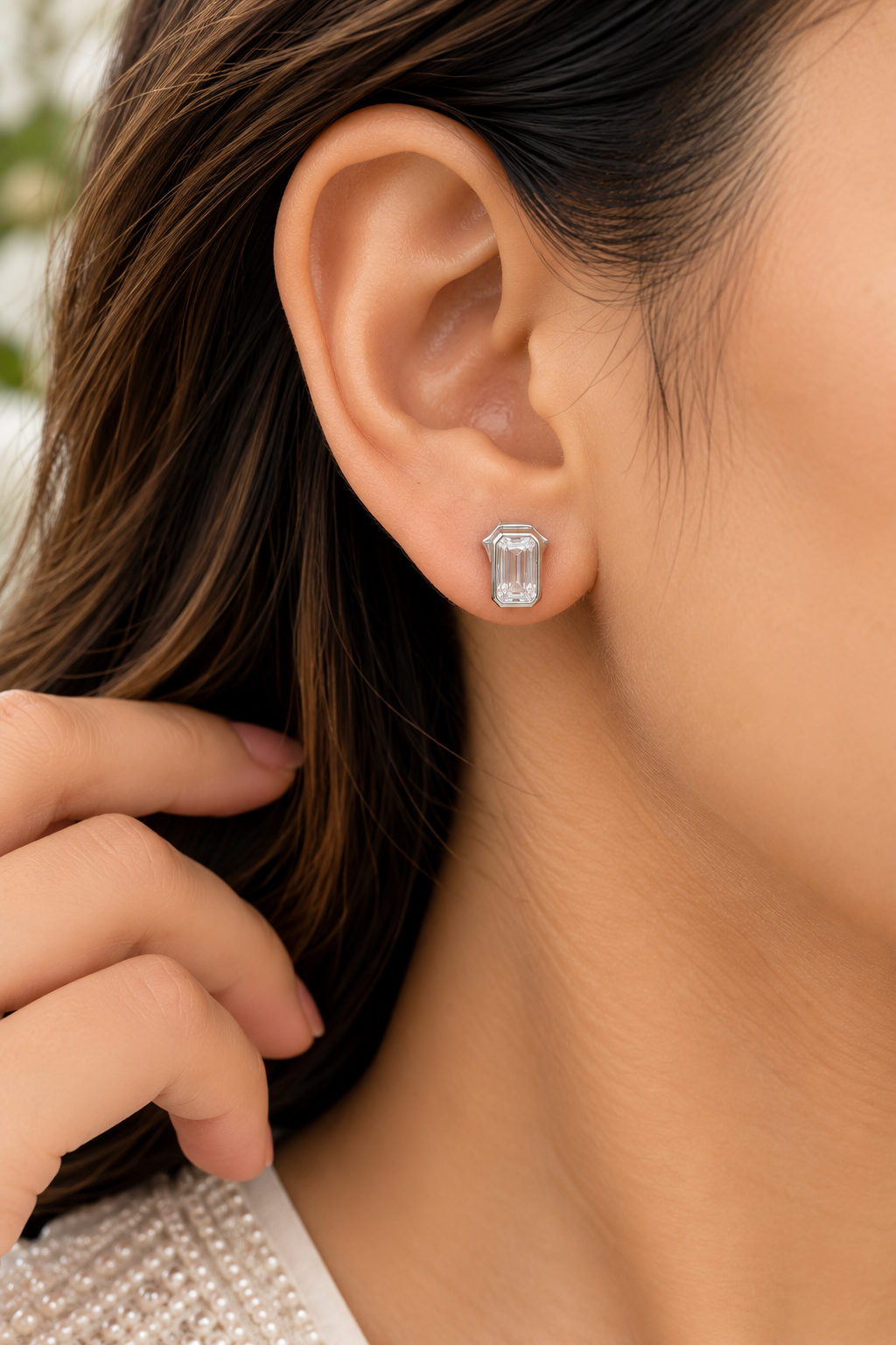 Emerald Solitaire Earring
