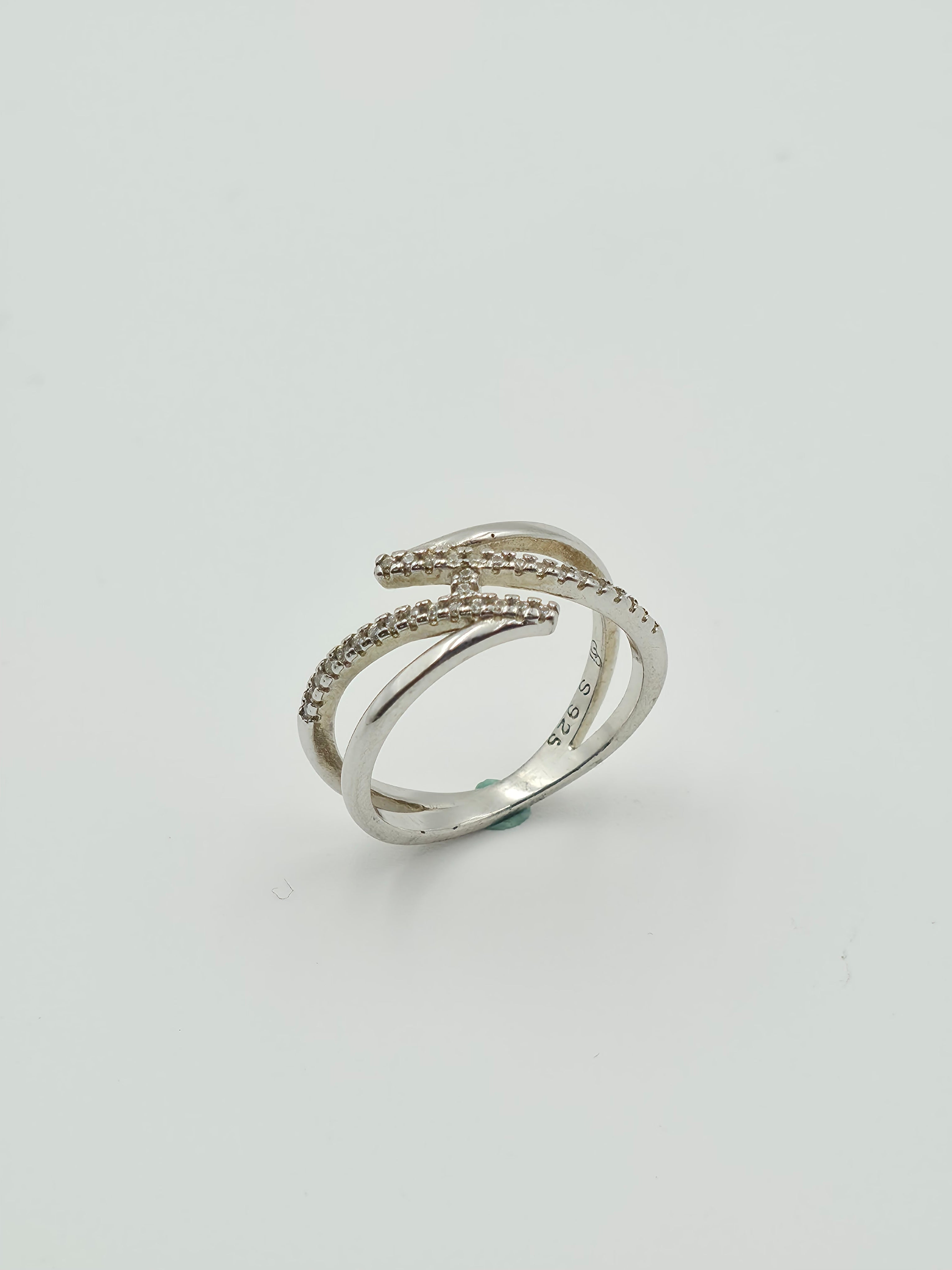 Cross Over Wave Ring
