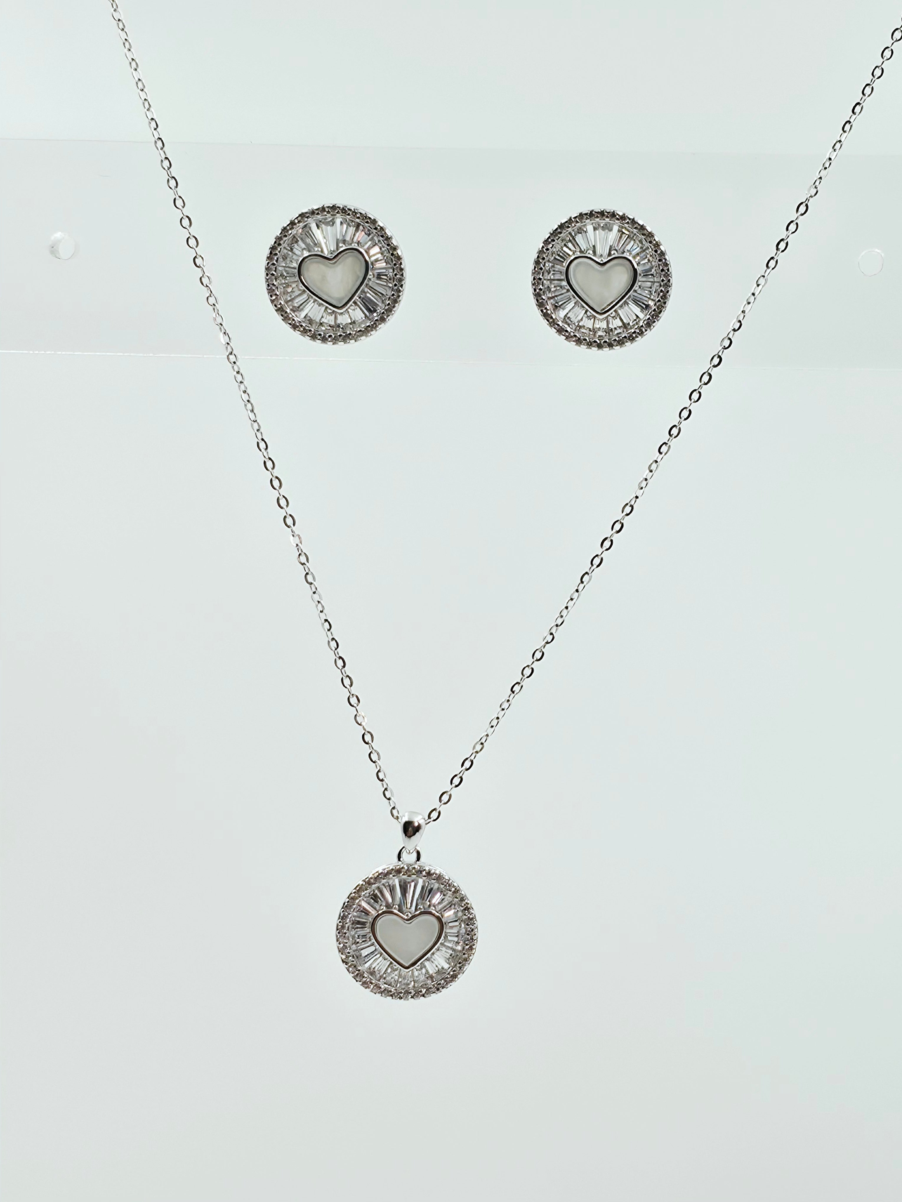 MOP Heart Round Pendant Set