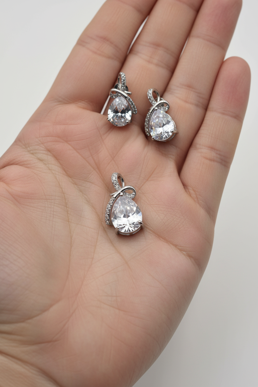 Drop Design Pendant Set